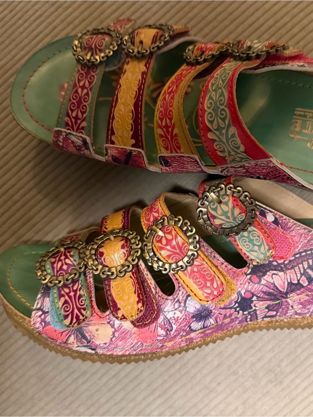 L'ATISTE Blessing Multicolor Butterfly Print Strappy Wedge Sandals 39 (8.5)